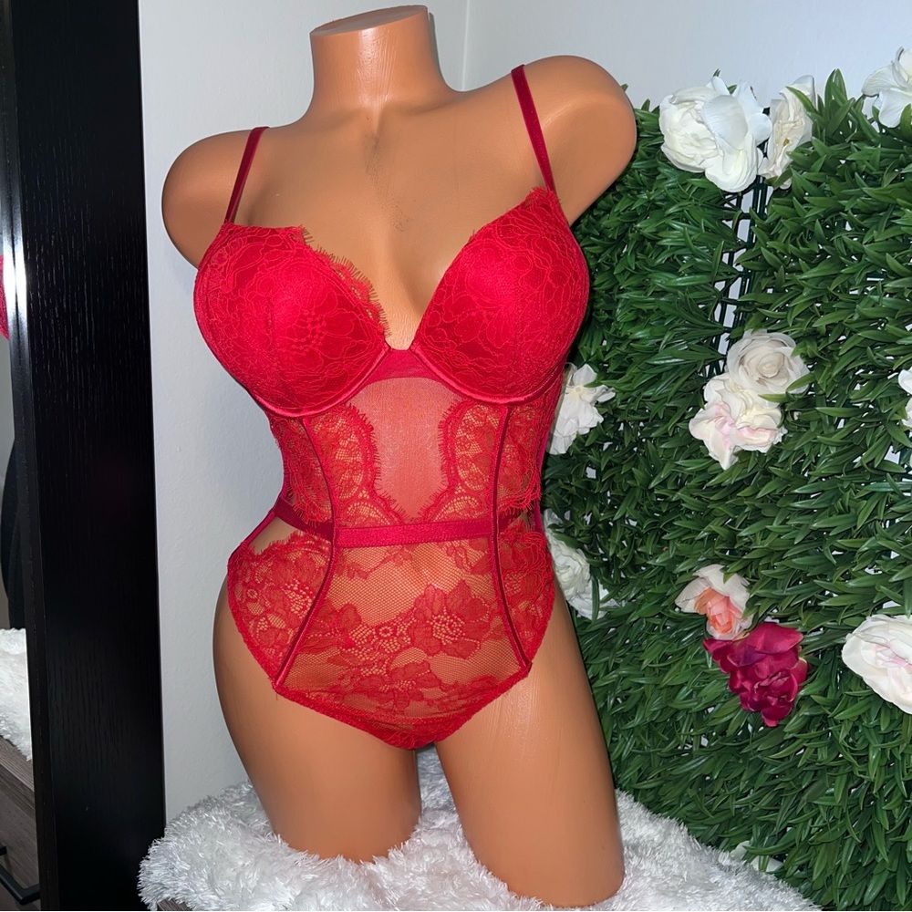 Victoria's Secret Bombshell Lace Teddy, Push Up Red